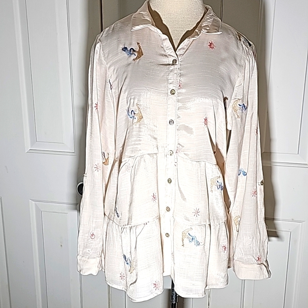 HOPE SPRINGS, WOMEN'S‎ BLOUSE. size large. Nautical print. Layered ruffles.